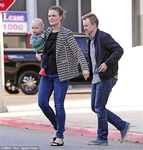 emily deschanel husband and children.